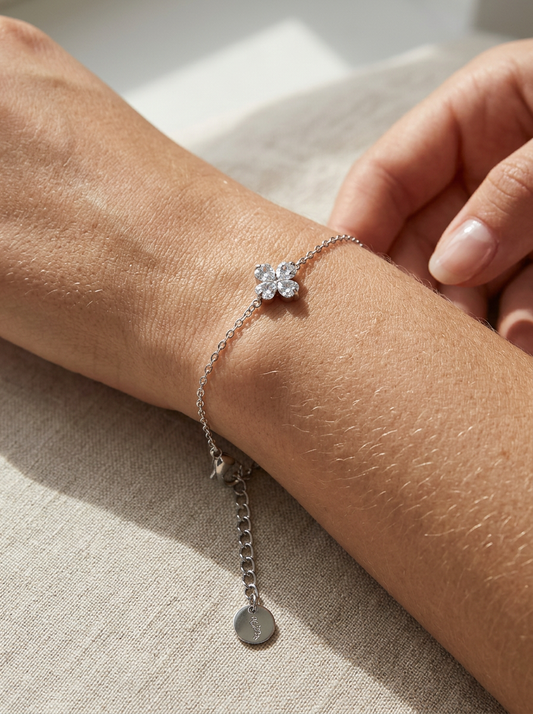 Clover spark armband